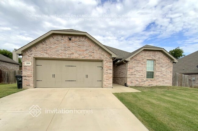 Building Photo - 308 Red Dr