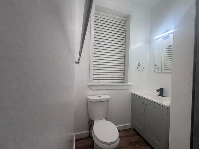 Building Photo - 1621 1st St NW