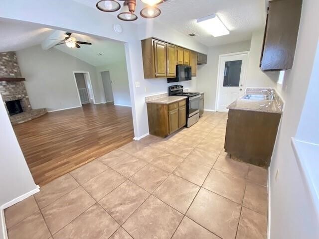 Building Photo - 5502 Maplegate Dr