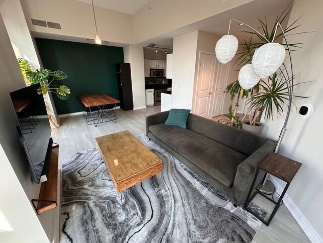 Building Photo - Lovely 1 BR/1 BA Loft-Style Apartment in 1...