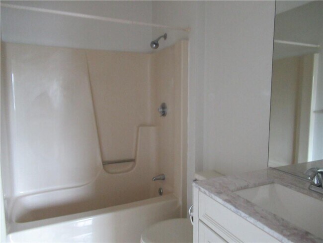 Building Photo - 40 Waterview Dr