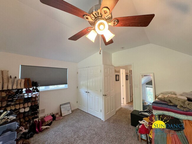 Building Photo - Stunning 3 Bedroom Home near Hurlburt Fiel...