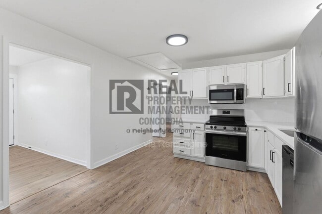 Building Photo - 1527 Cherry Tree Dr