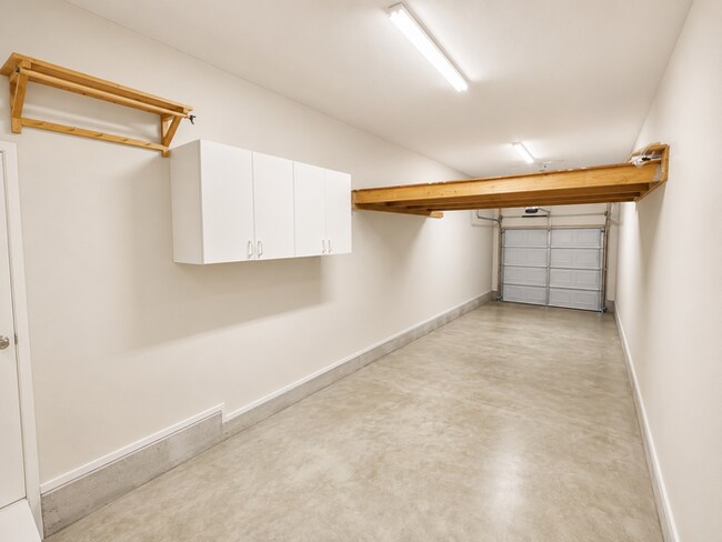 Building Photo - Coastal Living at It's Best! Pacific Beach Townhome with Incredible Rooftop Views!