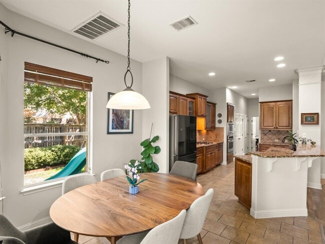 Building Photo - 11400 Archstone Dr