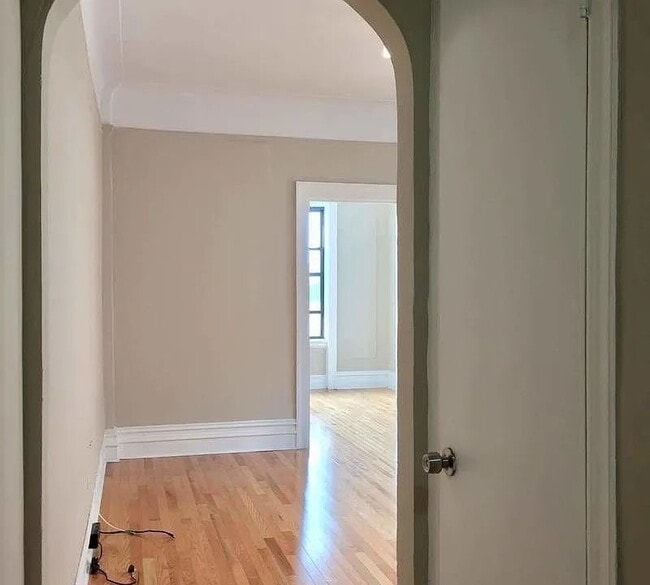 Building Photo - "Charming 1-Bedroom Retreat in Vibrant New York Locale – Your Perfect Urban Sanctuary!"