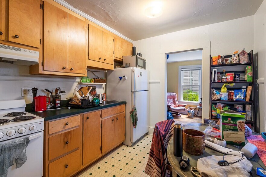 Building Photo - 903 Clarendon St