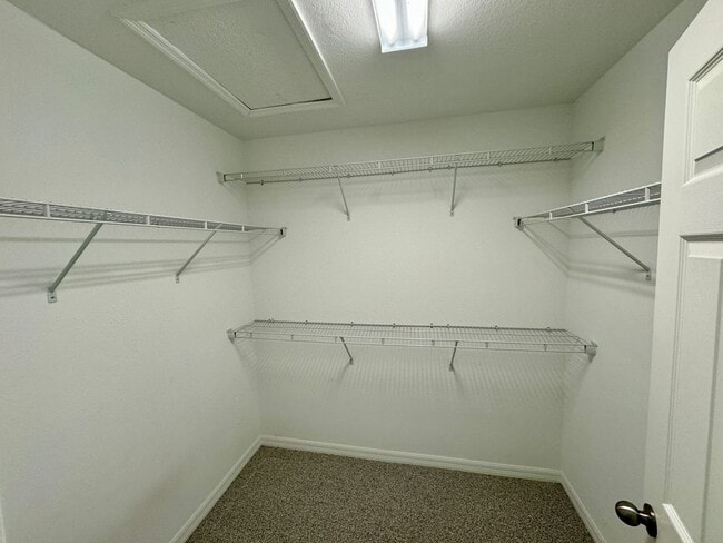 Building Photo - FOR RENT - Fantastic end unit townhouse in...