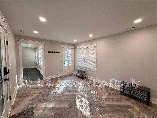 Building Photo - 1610 N Stonegate Dr