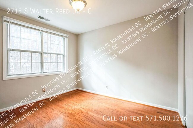 Building Photo - Cozy 2Bd/1Bth condo nestled in the vibrant...