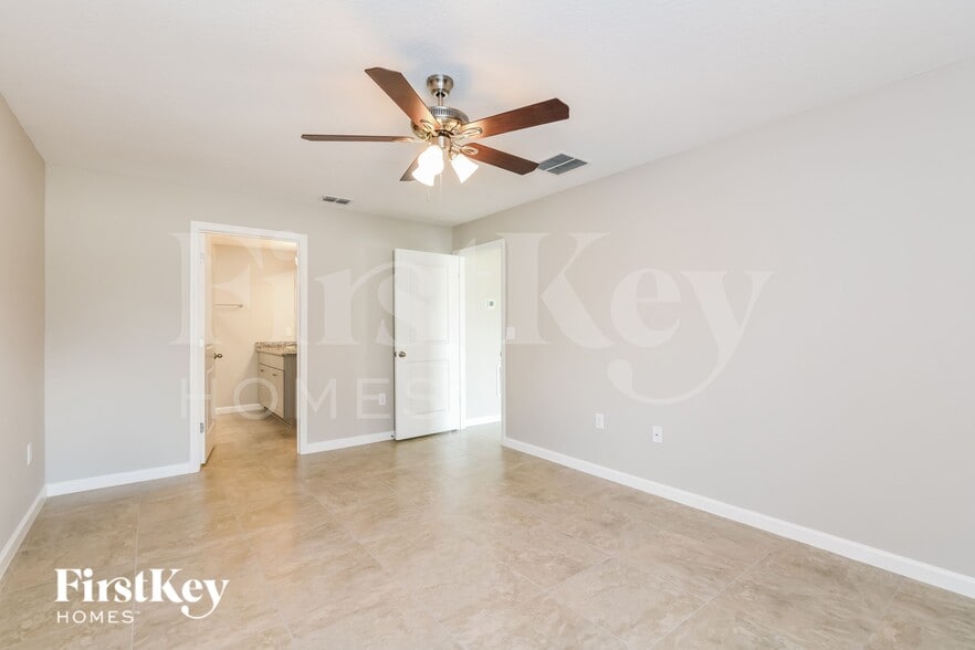 Building Photo - 409 Earhart Dr