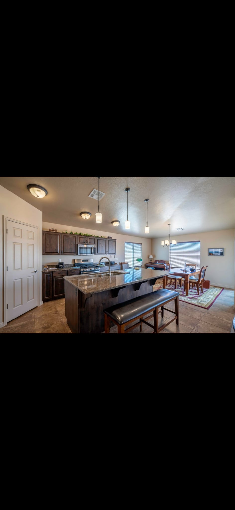 Building Photo - 3011 E Crimson Ridge Dr