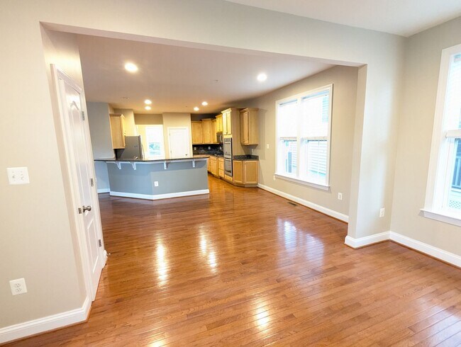 Building Photo - STUNNING Single Family Home in Brunswick C...