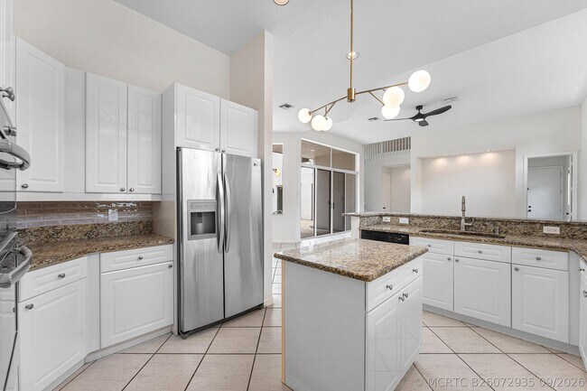 Building Photo - 18596 Ocean Mist Dr