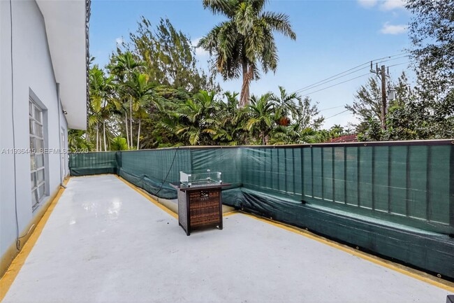 Building Photo - 135 South Dr