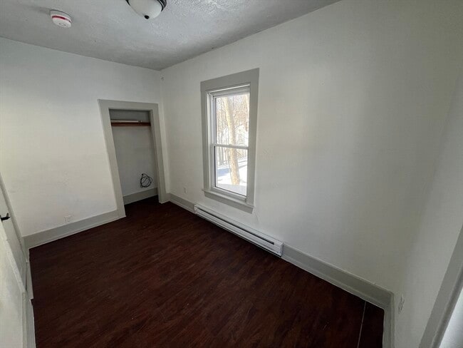 Building Photo - 40 Garnet St