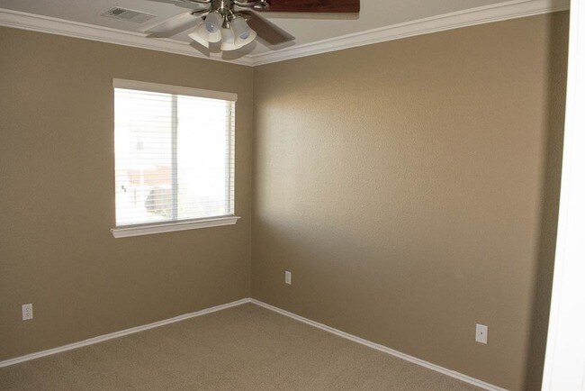 Building Photo - 1708 Darjeeling Dr