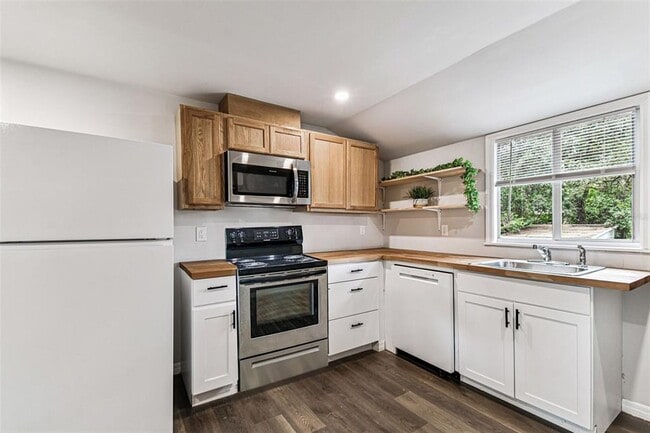 Building Photo - 1006 E 26th Ave