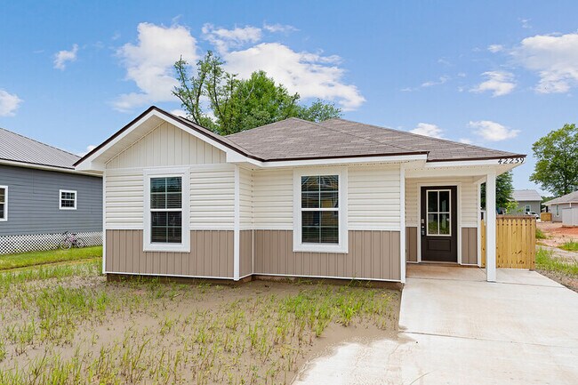 Primary Photo - 42289 Warren Dr