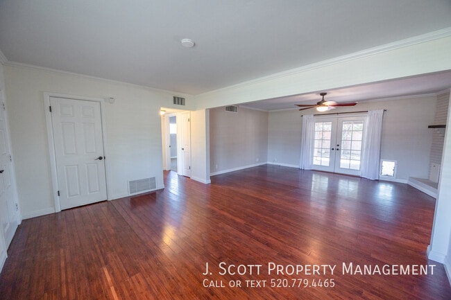 Building Photo - 723 W Cactus Wren Dr