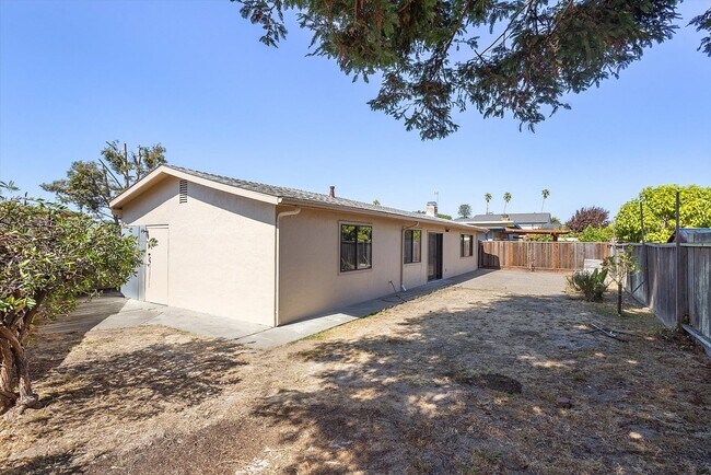 Building Photo - 1256 Rosewood Way