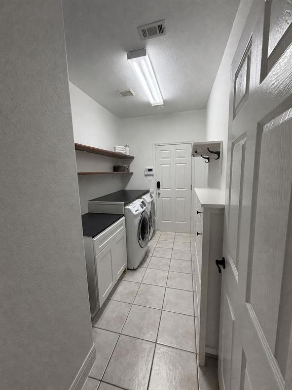 Building Photo - 2536 Crenshaw Dr