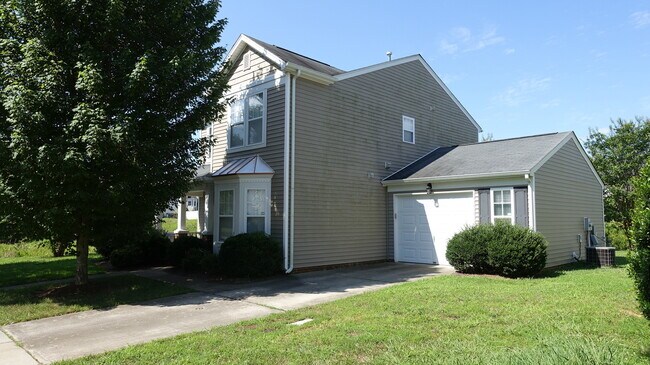 Building Photo - Great lakefront home in Kinderton
