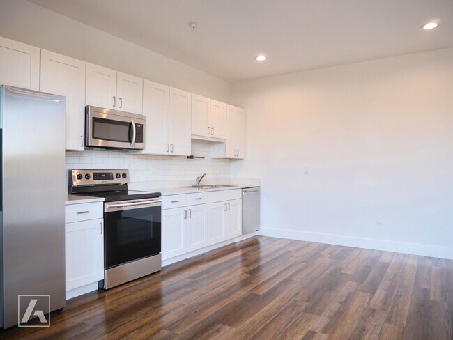 Building Photo - 201 S Sanford Ave