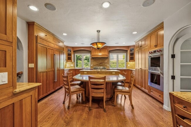 Building Photo - Mediterranean Beauty in Crescent Park – 5B...