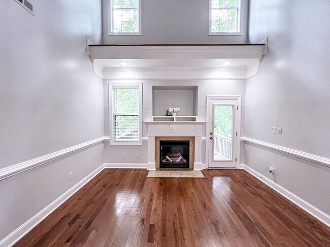 Building Photo - Gorgeous 3 Bed 2.5 Bath Home in Fayetteville