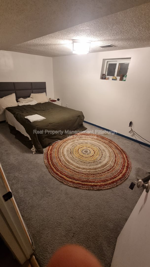 Building Photo - 433 Ella St