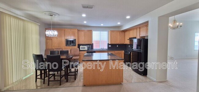Building Photo - 2080 Mariposa Dr