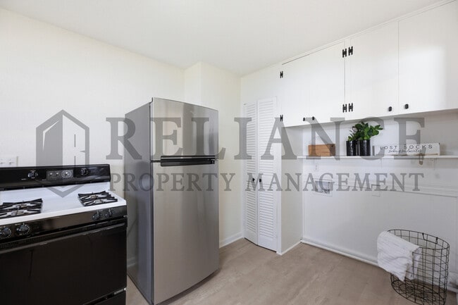 Building Photo - 941 W Hazel St