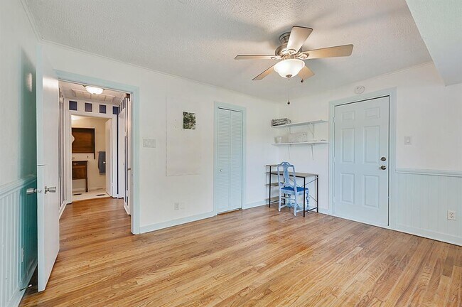 Building Photo - 809 S Coulter Dr