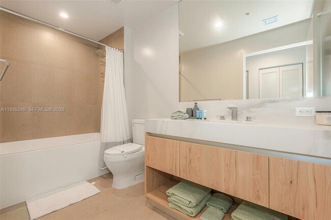 Building Photo - 11 NE 6th St