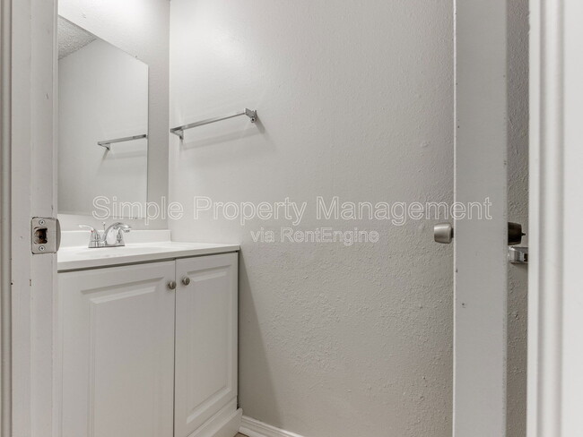 Building Photo - 8508 Candlewood Dr