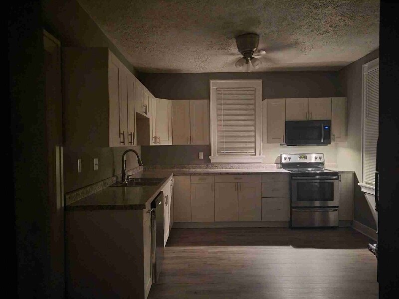 Building Photo - 320 Lockwood Ave