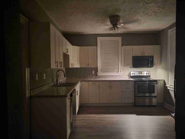 Building Photo - 320 Lockwood Ave