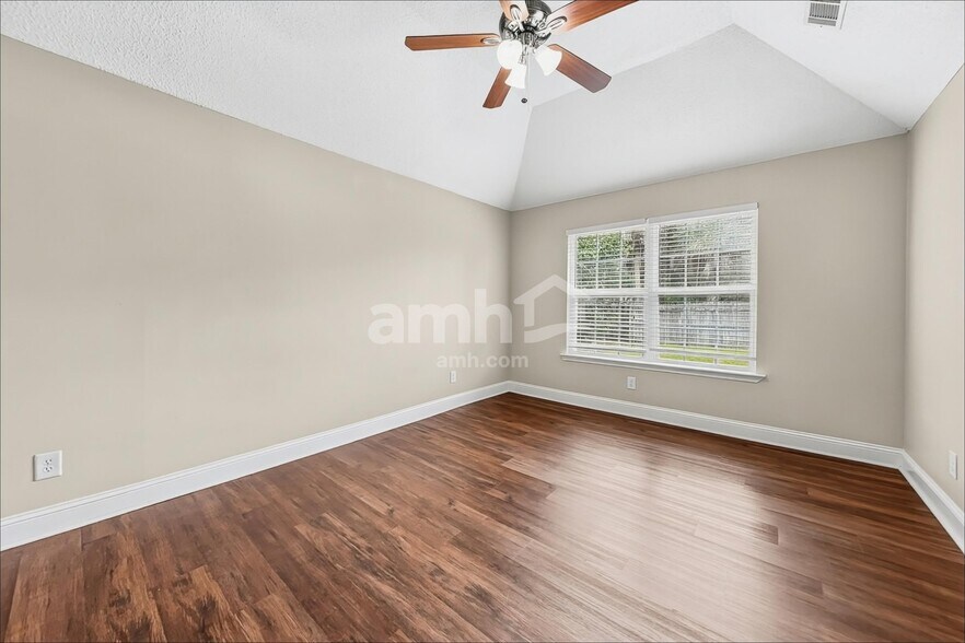 Building Photo - 738 Laurel Hill Cir