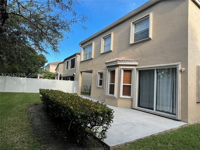 Building Photo - 16331 SW 49th Ct