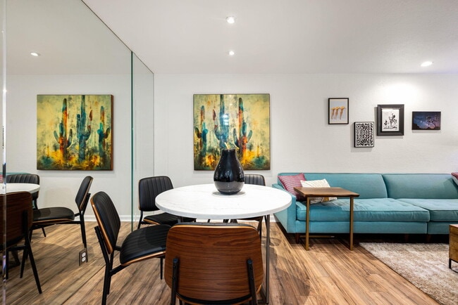 Building Photo - 2812 N Auburn Ct