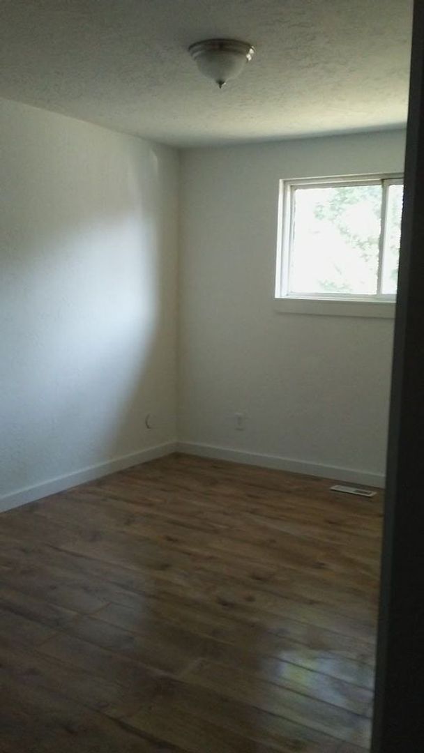 Building Photo - 480 E 4200 S