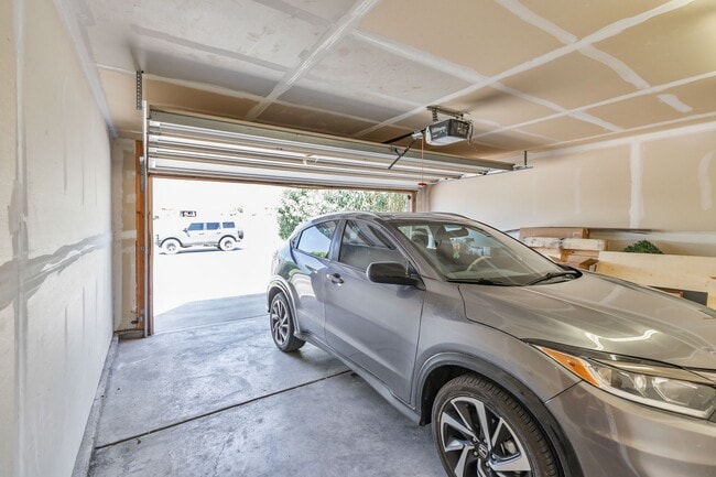 Building Photo - 3 Bedroom, 2 Bath in a Private Cul De Sac