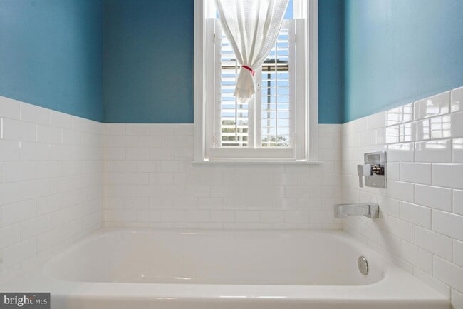 Building Photo - 5504 Sacramento Mews Pl