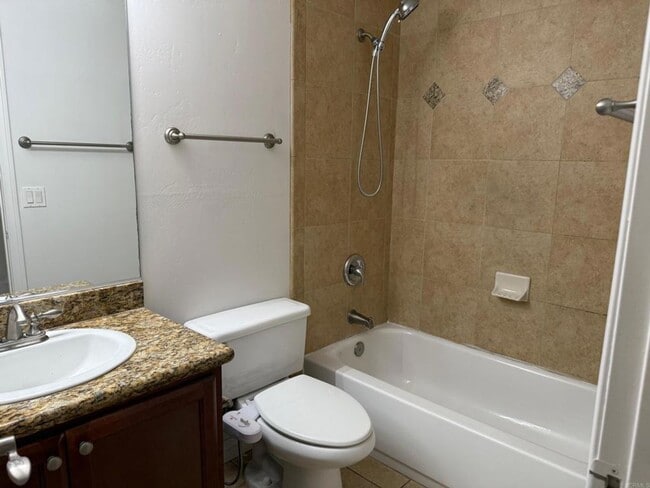 Building Photo - 2 Bedroom - 2 Bathroom ground level