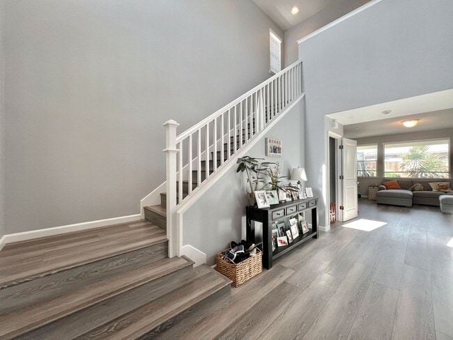 Building Photo - Perfect Family Home in Hollister