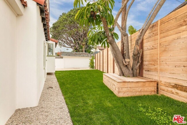 Building Photo - 2228 Prospect Ave