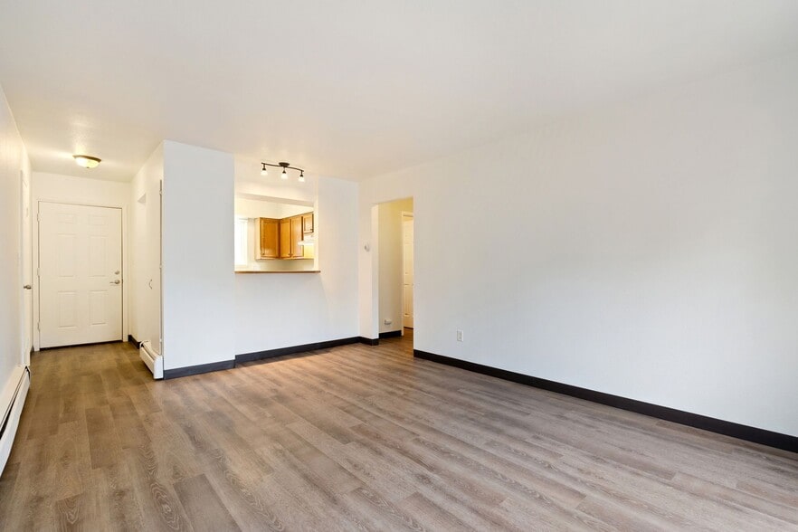 Building Photo - 405 E Thunderbird Dr