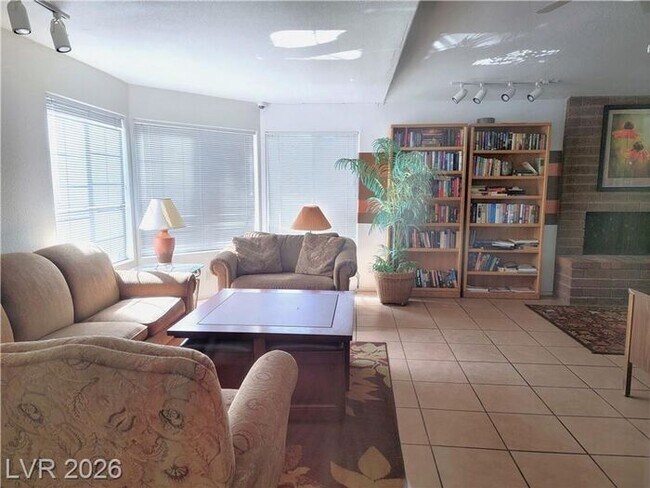 Building Photo - Green Valley Condo w/Community Pool!!