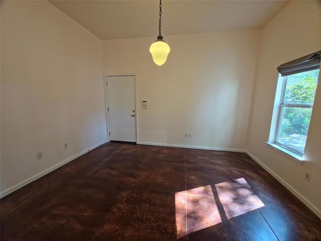 Building Photo - 3806 Menchaca Rd